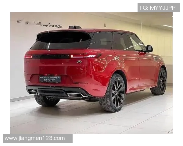 足球明星与路虎揽胜的完美结合展现豪华与运动的极致魅力 足球明星与路虎揽胜的完美结合展现豪华与运动的极致魅力