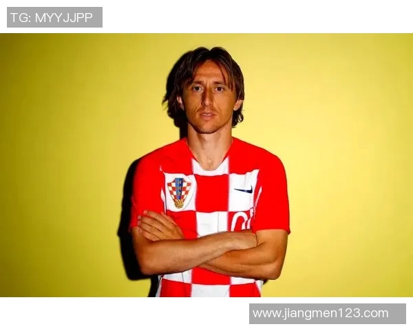 足球场上的传奇之路:著名13号足球明星的辉煌历程与成就解析 足球场上的传奇之路:著名13号足球明星的辉煌历程与成就解析